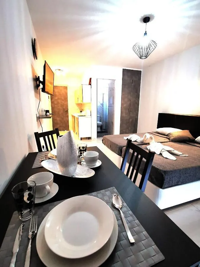 איה נאפה Eleana Apartments