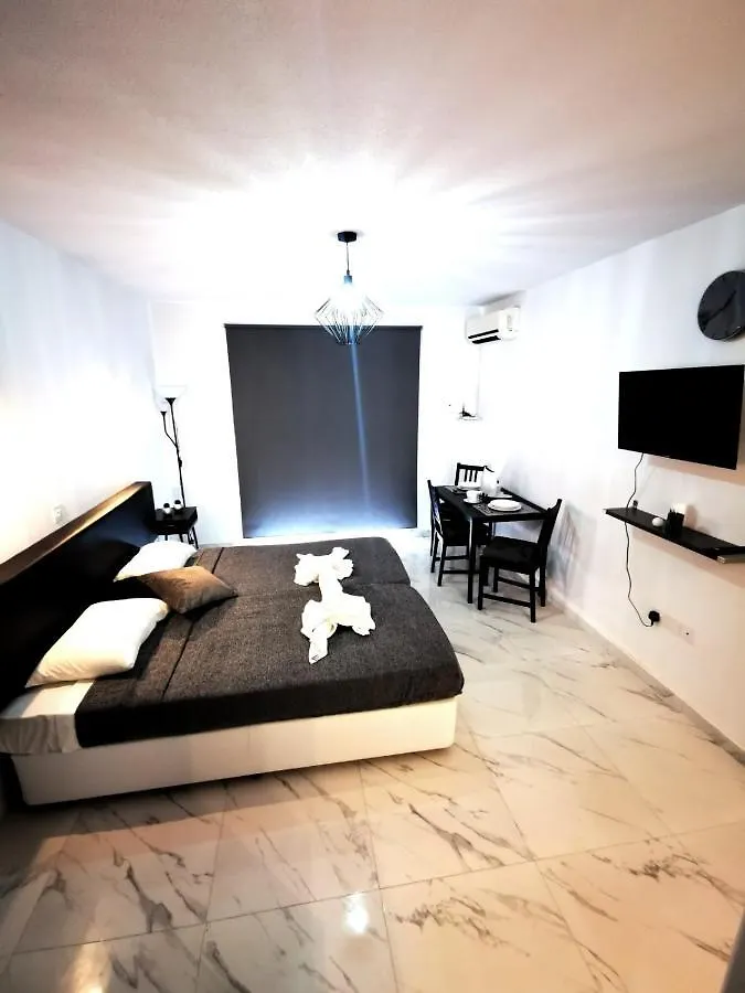 איה נאפה Eleana Apartments